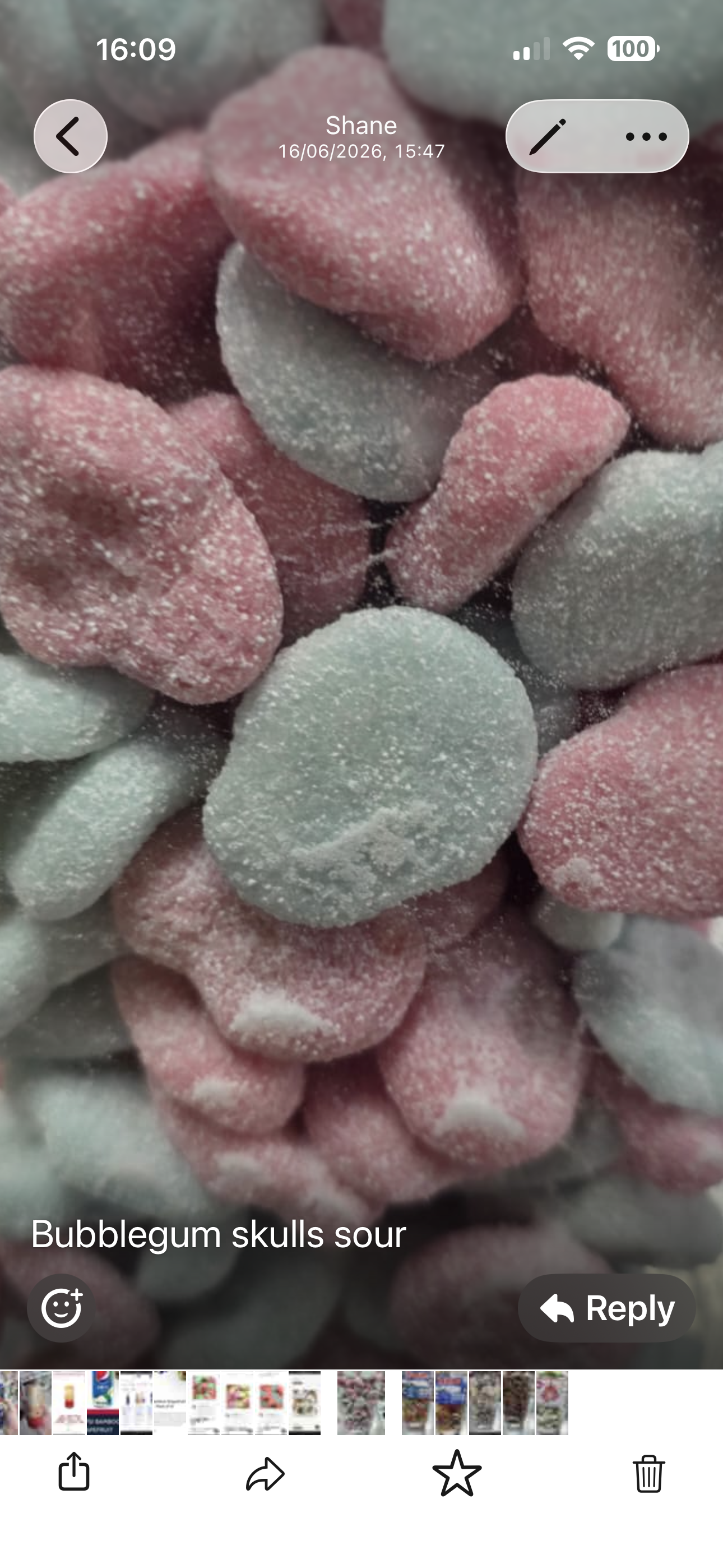 Bubblegum sour mini skulls 100g