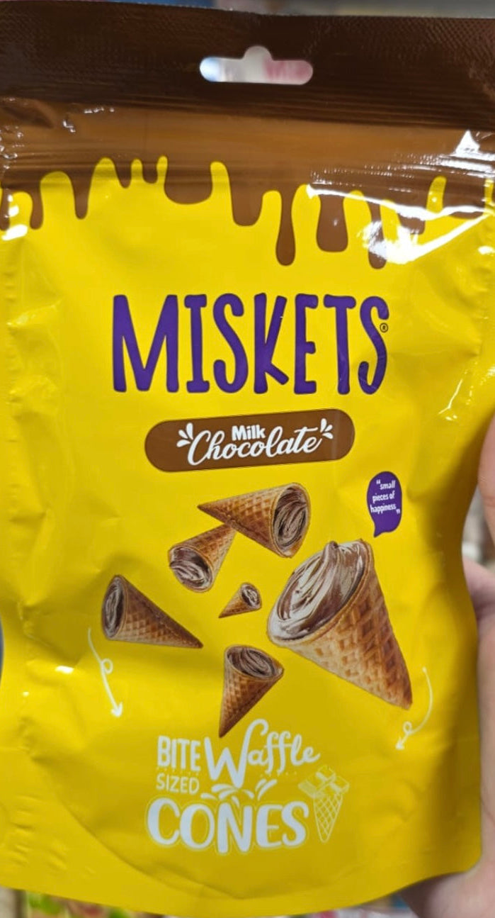 Miskits milk, chocolate waffle cones