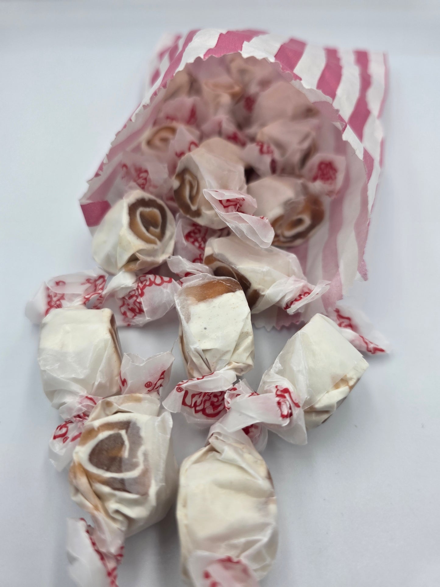 Salt Water Taffy Cinnamon Roll (100G) USA