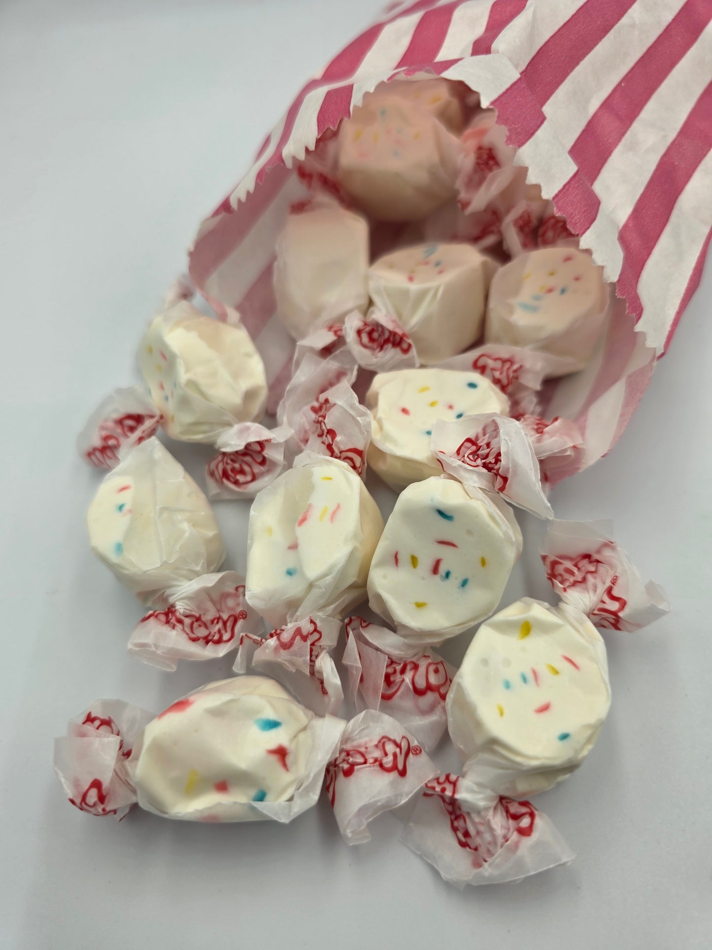 Salt Water Taffy Frosted  Cupcake (100G) USA